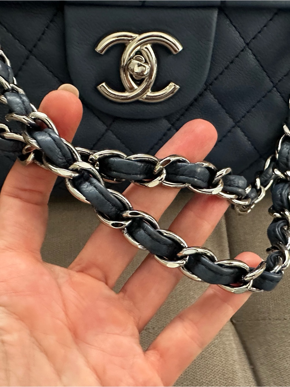 CHANEL Blue soft caviar skin maxi jumbo 34 - single flap - Picture 14 of 15